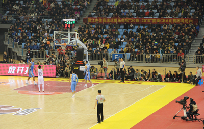 1454052583842060.jpg 4、镇江体彩全程助力CBA精彩赛事 江苏肯帝亚大胜北京首钢照片.jpg