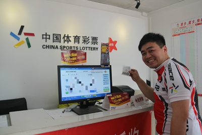 1460625323212789.jpg 南京体彩启动绿色骑行,畅享大乐透5亿派奖5.jpg