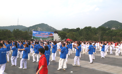 1465981415103904.jpg 3、镇江体彩助力“省第十一届‘泛沿江体育带’全民健身大联动(镇江分会场)”活动照片.jpg