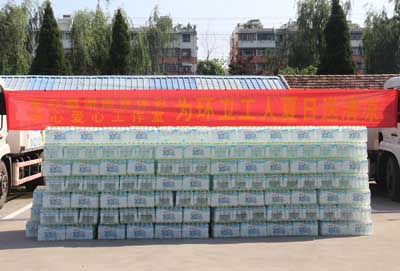 1469168104880149.jpg 情系城市美容师,炎炎夏日送清凉2.jpg