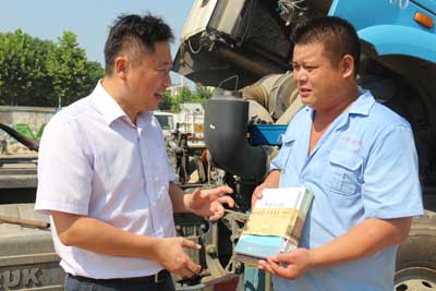 1469168115122127.jpg 情系城市美容师,炎炎夏日送清凉1.jpg