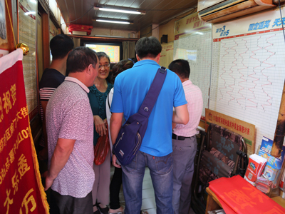 1474508239549347.jpg 3、镇江体彩五日内又中大乐透1354万!站点举行庆祝活动!照片.jpg