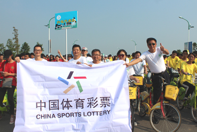 1474854329785480.jpg 镇江句容体彩全程助力“2016年世界无车日骑行体验赤山湿地活动” (3).jpg