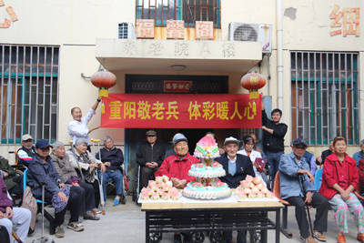 1476082441548845.jpg 践行“两学一做” 敬老爱老让重阳更温暖2.jpg