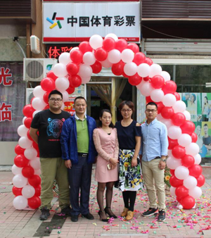 1506736278315293.jpg 惊羡!体彩大乐透660万头奖“双生花”靓绝南京彩市1.jpg