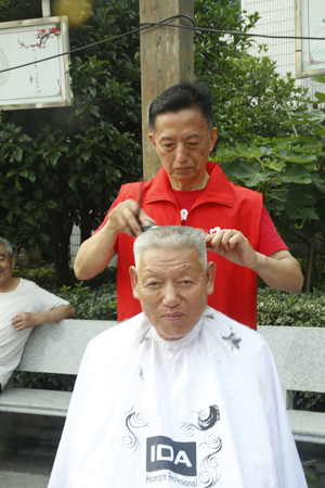 1507618205515405.jpg 免费理发活动.jpg