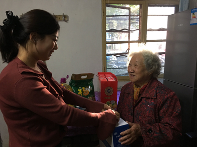 1508897480391566.jpg 南通体彩送关爱 帮扶病残、失独群体1.jpg