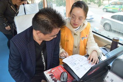 1509671395125954.jpg 泰州体彩送体质监测进社区2.jpg