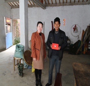 践行公益 镇江市体育局联合第一党支部、市体彩中心开展结对帮扶活动照片.jpg