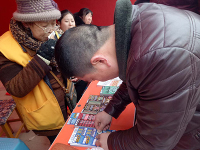 1519264184974316.jpg 喜迎新春 连云港灌南体彩开展体彩顶呱刮新春地推活动3.jpg