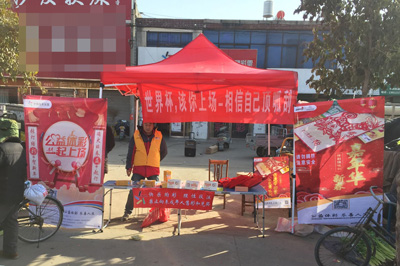 新年送好运 连云港东海体彩开展嘉年华地推活动2.jpg