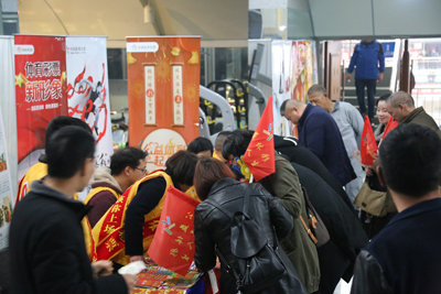 1520304077916604.jpg 4镇江体彩嘉年华 苏粤男篮赛场秀照片.jpg