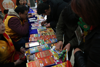 1520304086996114.jpg 5镇江体彩嘉年华 苏粤男篮赛场秀照片.jpg