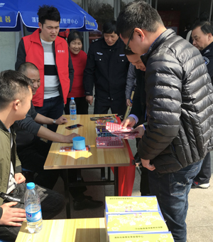 1520923839907722.jpg 溧阳开展“体彩嘉年华”地推活动-1.jpg