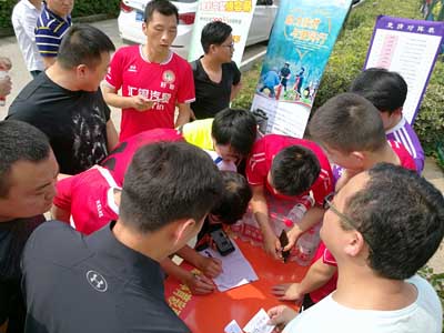 盱眙县开展户外地推 提前为世界杯打Call (3).jpg