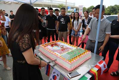 彩民节偶遇世界杯 无锡体彩欢庆过节 (3).jpg