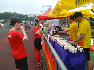 6精彩绿茵 镇江体彩嘉年华跟随足球比赛进社区.jpg