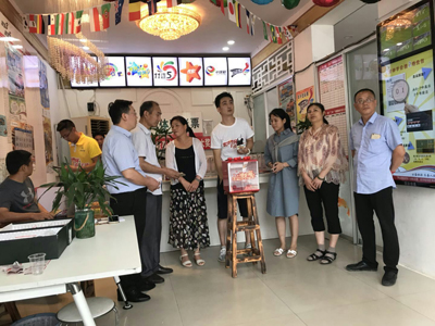 体彩撞大运走进连云港 购彩者中得手机乐呵呵1.jpg