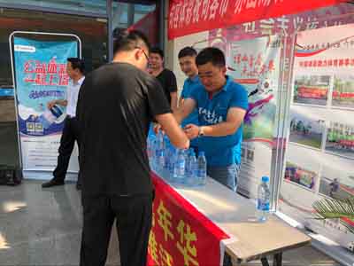 2响应全民健身日活动 镇江句容体彩助力游泳比赛照片.jpg