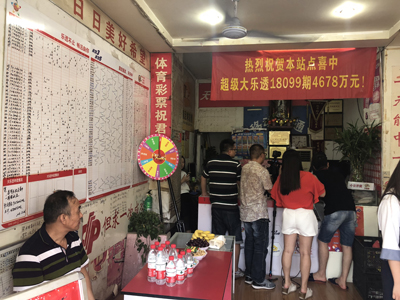 1535444933300964.jpg “台风月”刮来5注大乐透头奖,南京彩友喜提4678万巨奖!1.jpg