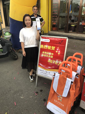 1535444955244596.jpg “台风月”刮来5注大乐透头奖,南京彩友喜提4678万巨奖!5.jpg