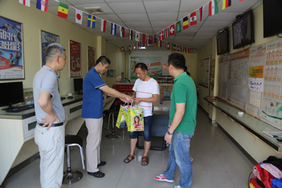 1535682457313718.jpg 无锡体彩为一线“战友”送清凉 (2).jpg