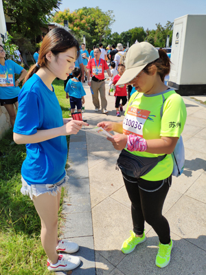 苏州吴中体彩地推活动走进“2018苏州吴中环太湖国际竞走多日赛”5.jpg