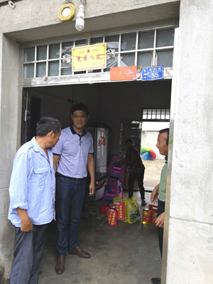 淮安市盱眙县体彩开展公益体彩“关爱季”送温暖活动 (1).jpg