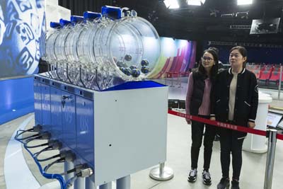 “体彩零距离”喜迎第1000批观摩团 14年累计1.84万人次走进开奖现场1.jpg