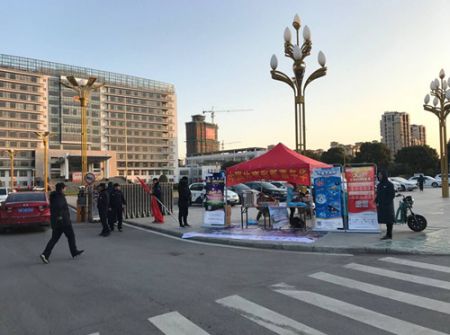 1546417589899236.jpg 扬州高邮体彩在元旦万人长跑现场开展地推活动2_副本.jpg