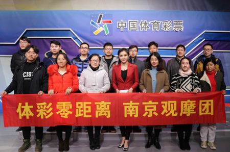 缤纷圣诞节 南京彩友零距离见证7位数阳光开奖_副本.jpg