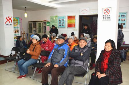 1548748818907367.jpg 扶贫爱心捐助 情暖困难家庭2_副本.jpg