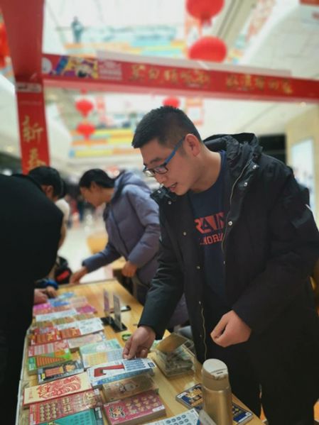 1550047240190438.jpg 欢喜过新年 泰州体彩顶呱刮来助兴 4_副本.jpg