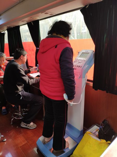 1551833617675539.jpg 江北新区开展学雷锋公益活动3_副本.jpg