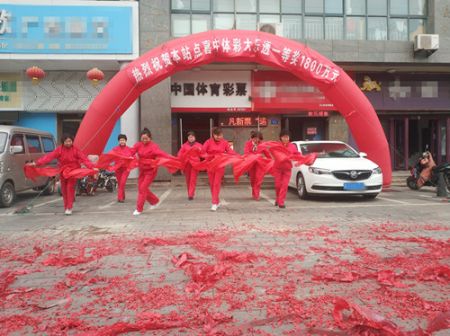 1556008597725911.jpg 喜讯连连 连云港购彩者喜中大乐透1800万元大奖1_副本.jpg