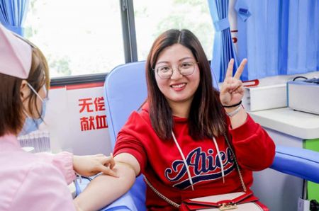 1557281195833403.jpg 传承五四精神 展青年风采——淮安体彩青年同志无偿献血 (5)_副本.jpg