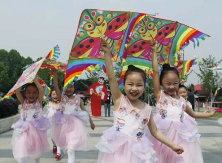 1557909211762856.jpg 体彩公益金助力2019连云港市第五届风筝节成功举办3_副本.jpg