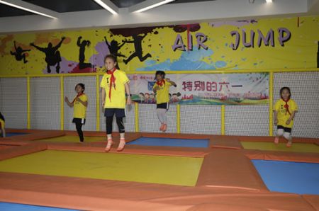 为孩子圆梦 苏州体彩开展2019“助学季”主题活动3_副本.jpg