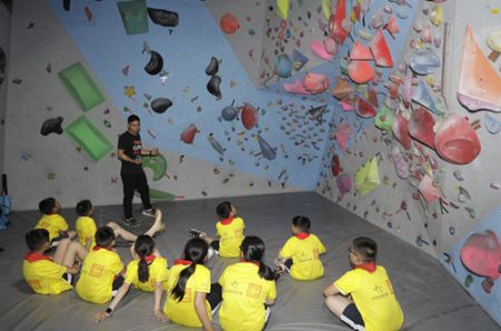 为孩子圆梦 苏州体彩开展2019“助学季”主题活动4_副本.jpg