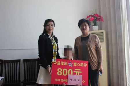 邗江区中心开展六•一节前困境儿童家庭走访慰问活动 (3)_副本.jpg