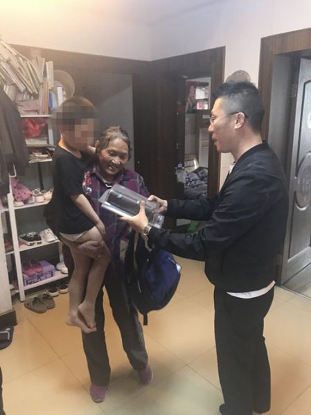 殷殷爱心见真情 扬州高邮体彩“六一”慰问贫困儿童 (2)_副本.jpg