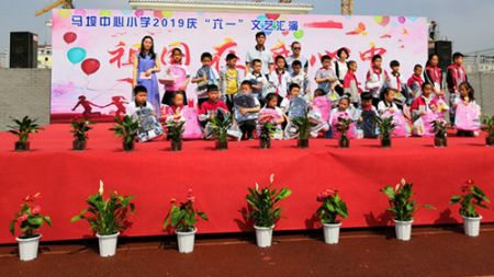 1559636650292552.jpg 公益体彩进校园 盱眙体彩开展爱心助学活动_副本.jpg