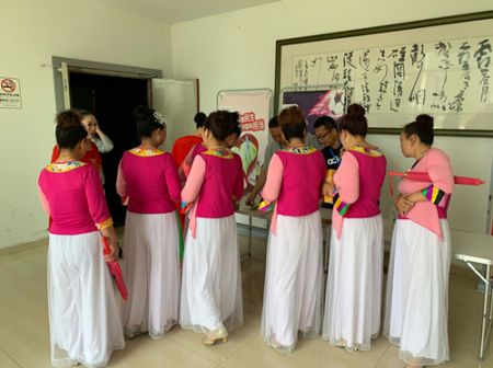 1559784320975034.jpg 连云港灌南体彩公益地推走进广场舞展演活动现场4_副本.jpg