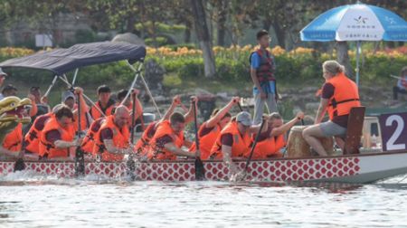 1560151500445461.jpg 连云港东海体彩助力2019中国•东海世界名校龙舟赛3_副本.jpg