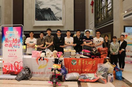 1560219726355903.jpg 南京体彩联合汉府饭店共同开展爱心助学活动_副本.jpg