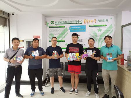 1560219744432973.jpg 南京体彩联合汉府饭店共同开展爱心助学活动1_副本.jpg