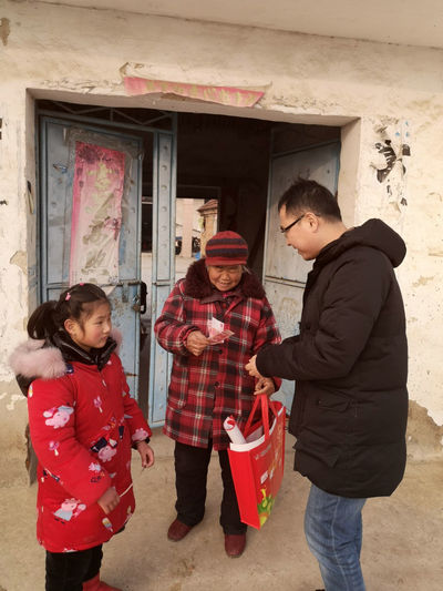 1579674881360873.jpg 宿迁体彩开展节前走访慰问活动2_副本.jpg