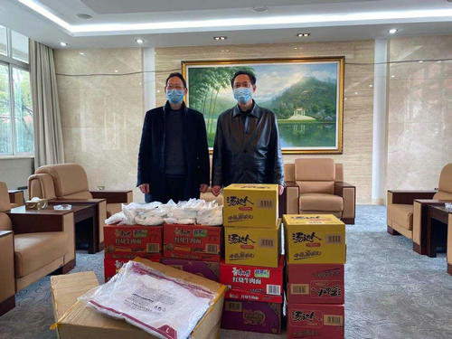 1581558556593314.jpg 心系防疫一线 宜兴体彩向市委党校捐赠口罩等物资_副本.jpg