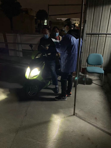 1581908080704545.jpg 我在一线当志愿者_副本.jpg