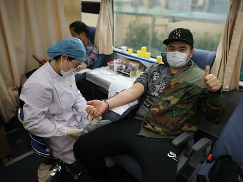 1584086588482188.jpg 南京体彩积极参加无偿献血支持防疫工作1_副本.jpg